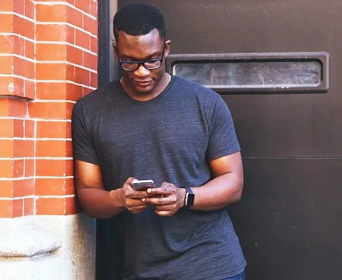 Should teachers give out their phone numbers to parents and students?