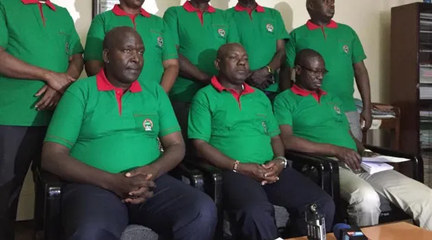 Hesbon Otieno the Deputy KNUT Sec-Gen on the botton right alongside other KNUT officials