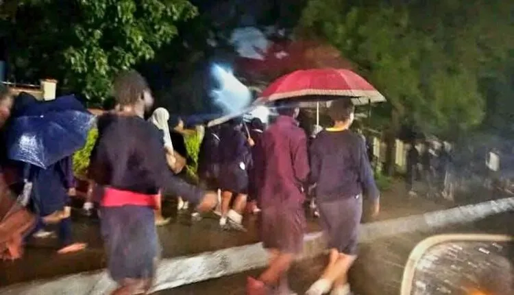 Kangaru Girls School Students At Night
